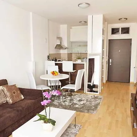 3 Bedroom Square * 贝尔格莱德