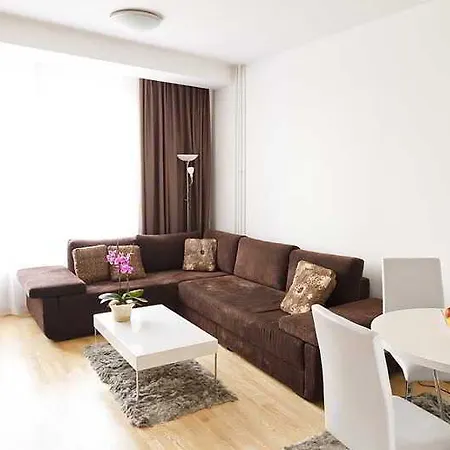 3 Bedroom Square 公寓