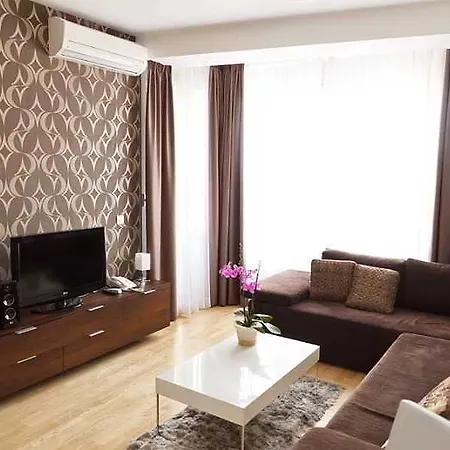 3 Bedroom Square 公寓 *