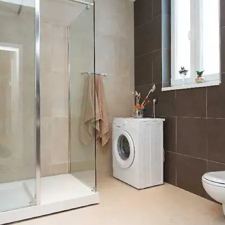 3 Bedroom Square *