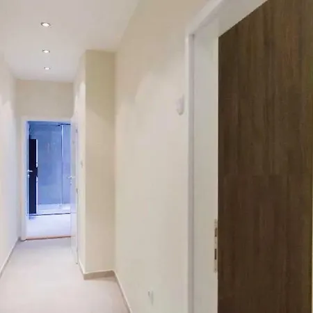3 Bedroom Square *